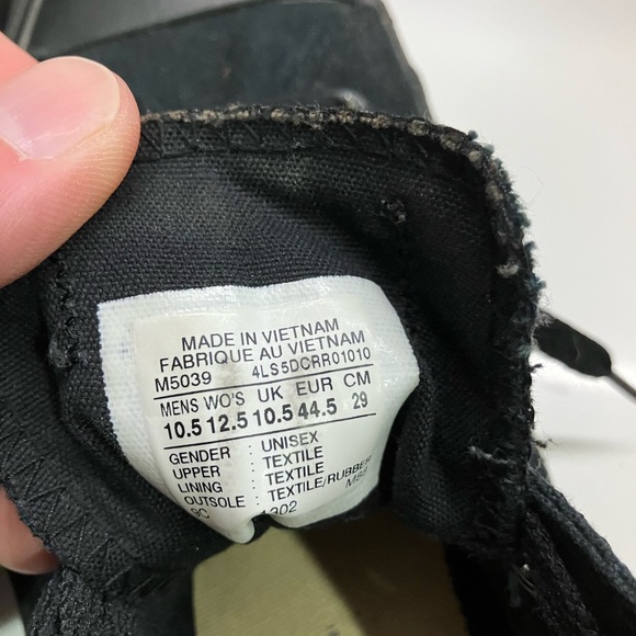 Converse Low-Top all jet black. Size 10.5 - Picture 11 of 11